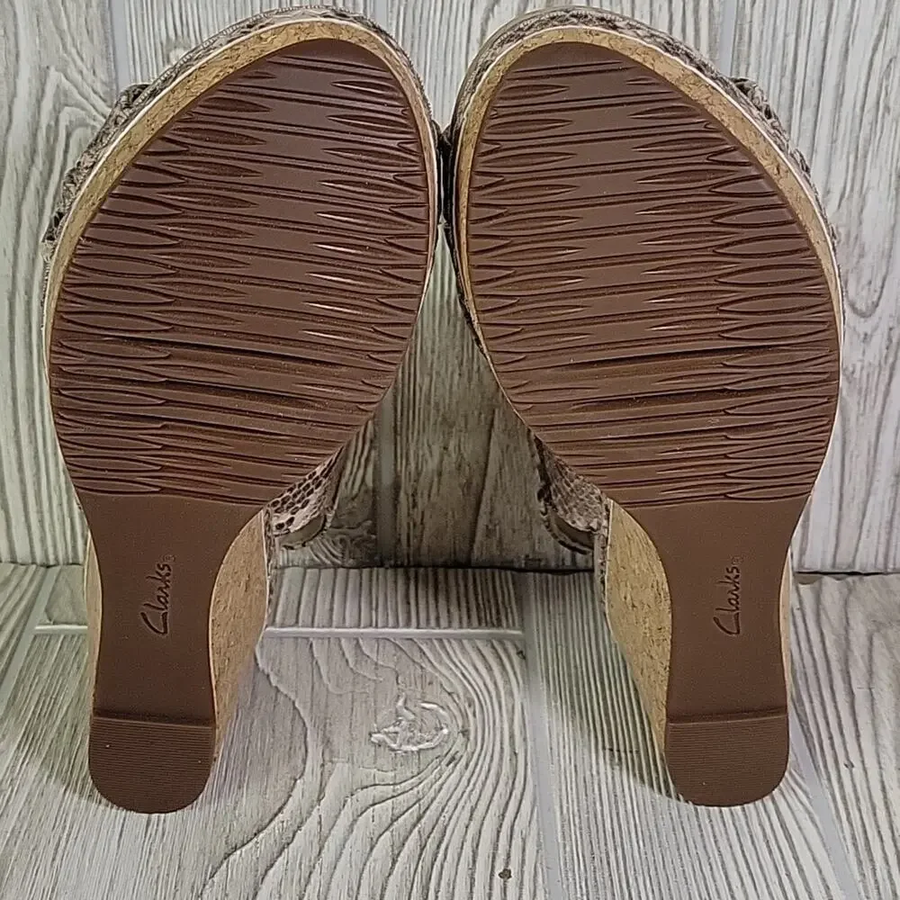 Clarks Annadel Rayna Wedge Taupe Snakeprint Sandals Womens Size 6.5 NEW